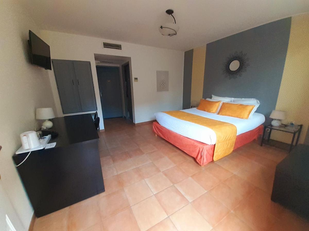 Hotel Le Clos Des Capitelles 3*