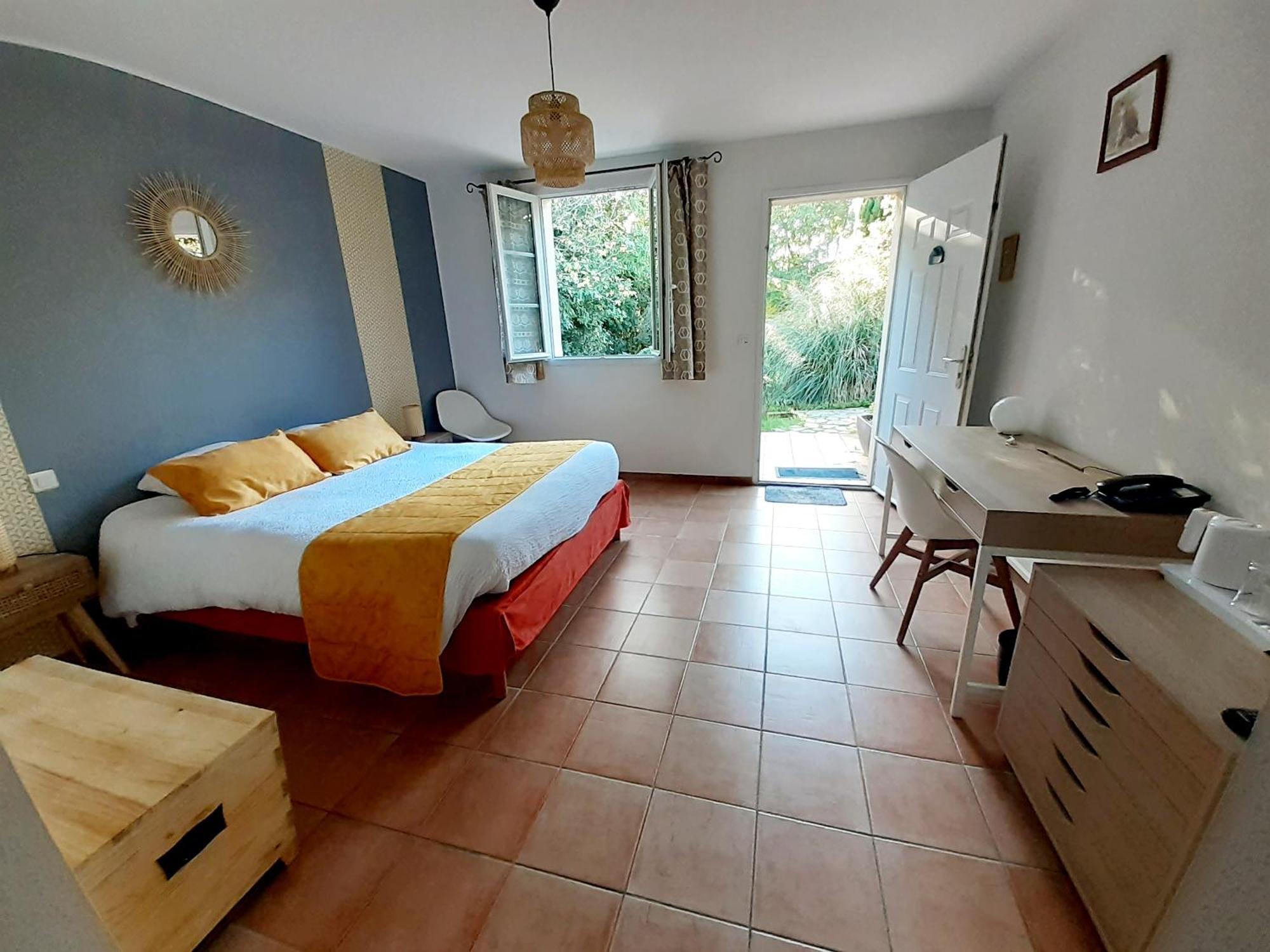 Logis Restaurant Le Clos Des Capitelles Uchaud
